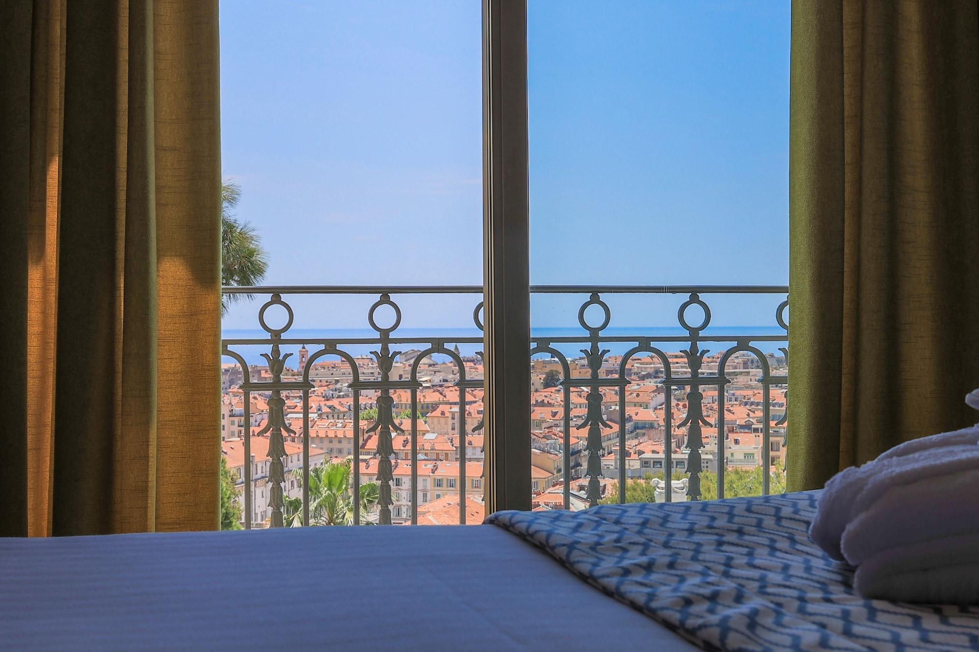 Petit Palais Hotel 4*